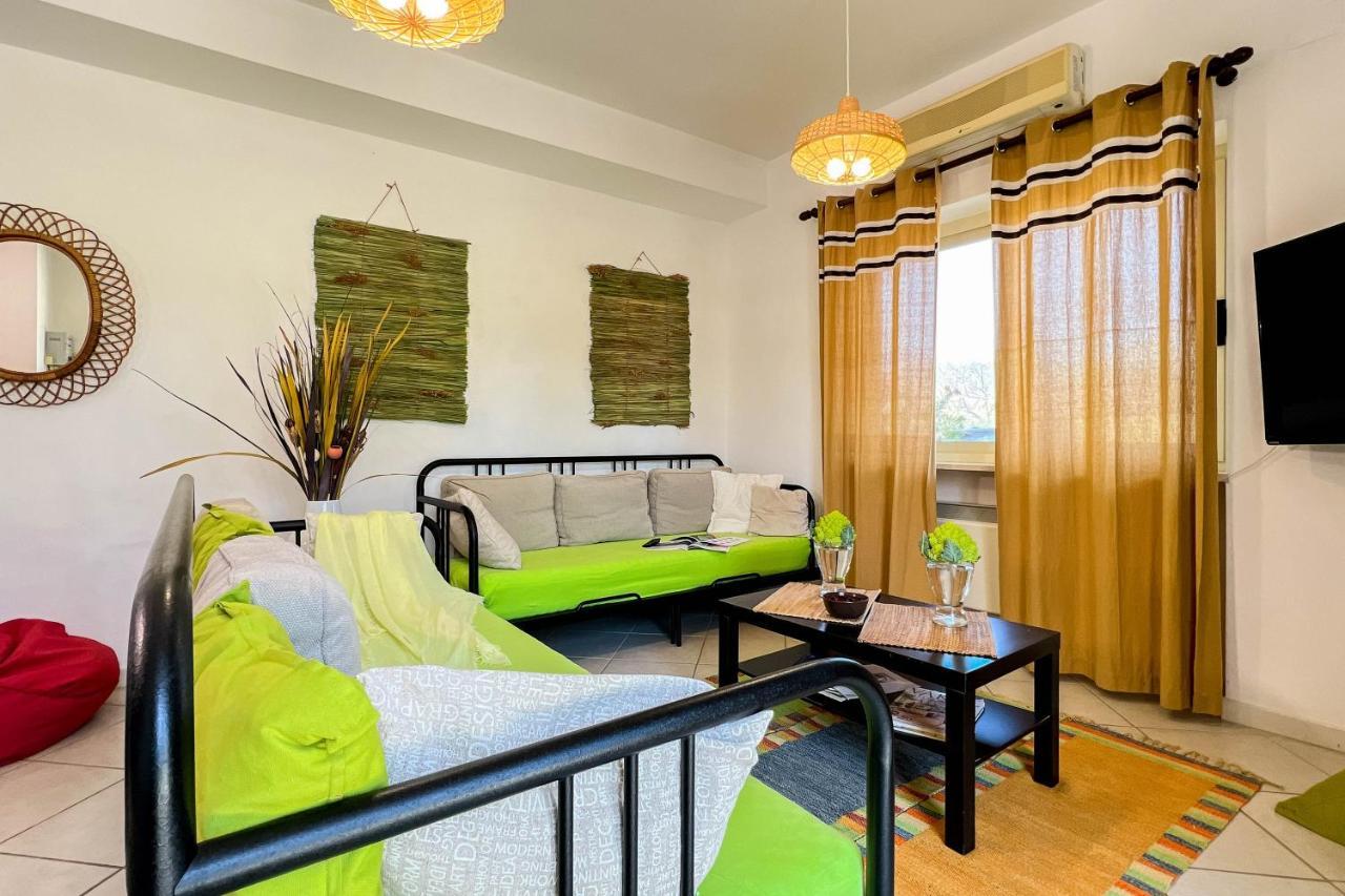 Livingapple Apartment Scauri  Bagian luar foto