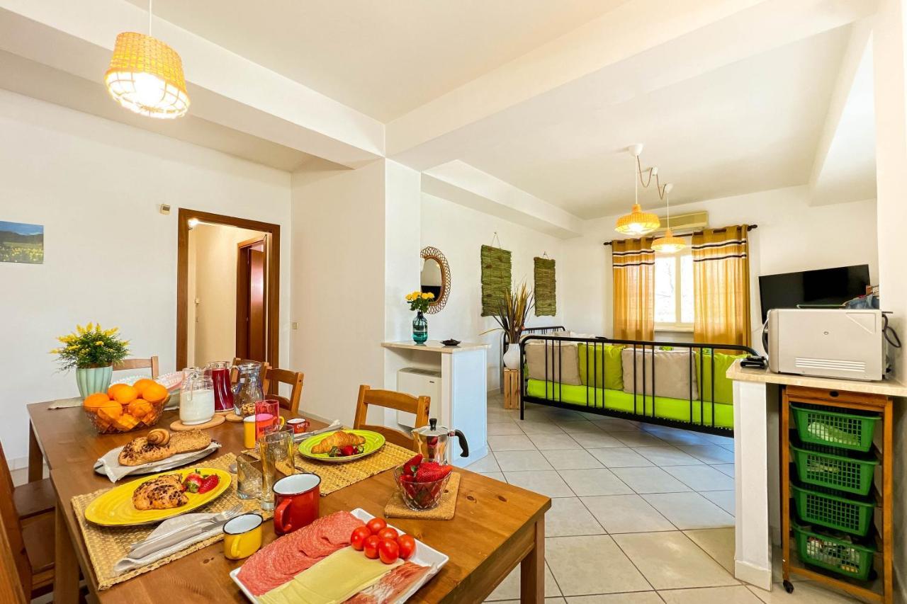 Livingapple Apartment Scauri  Bagian luar foto