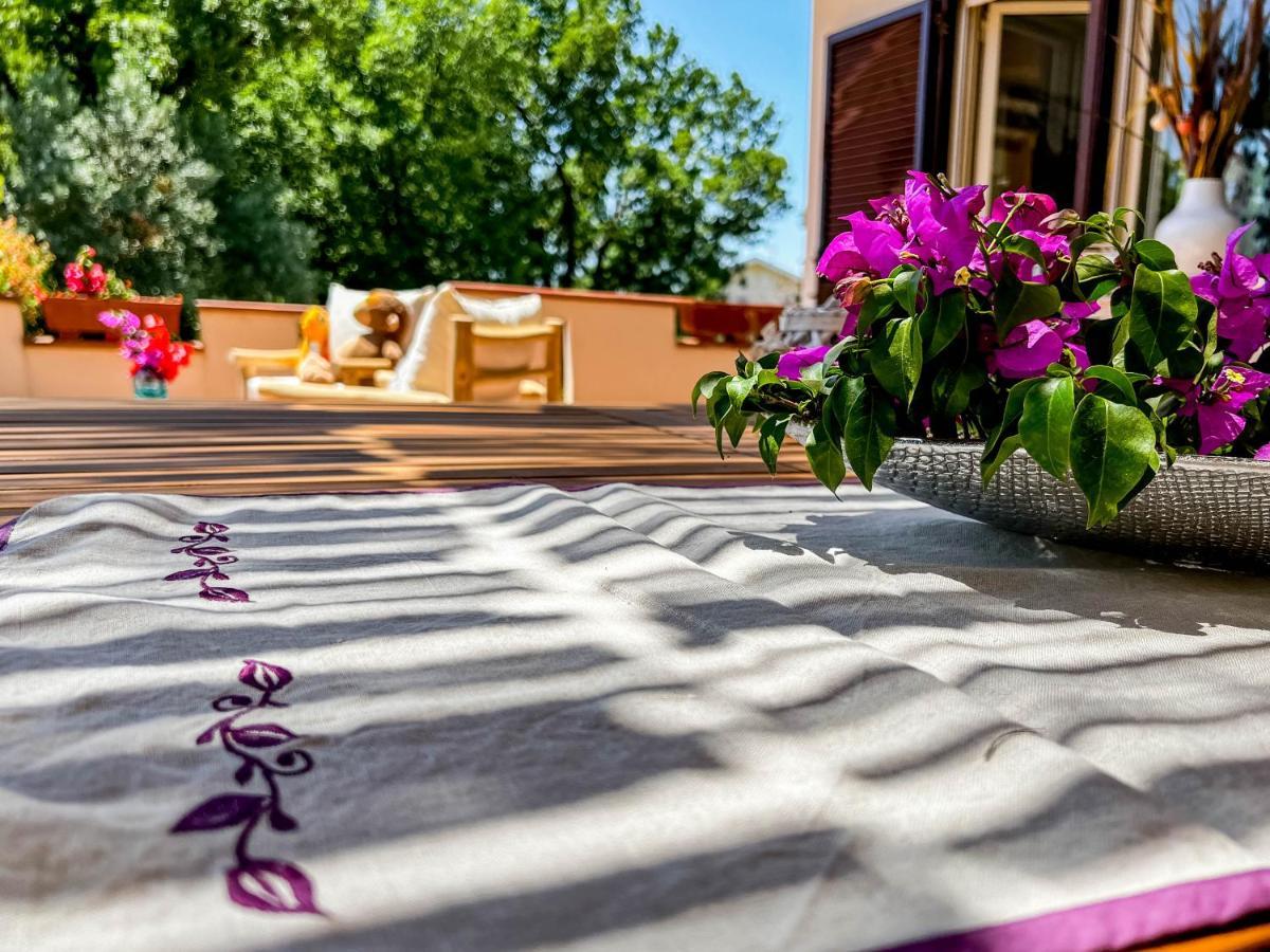 Livingapple Apartment Scauri  Bagian luar foto