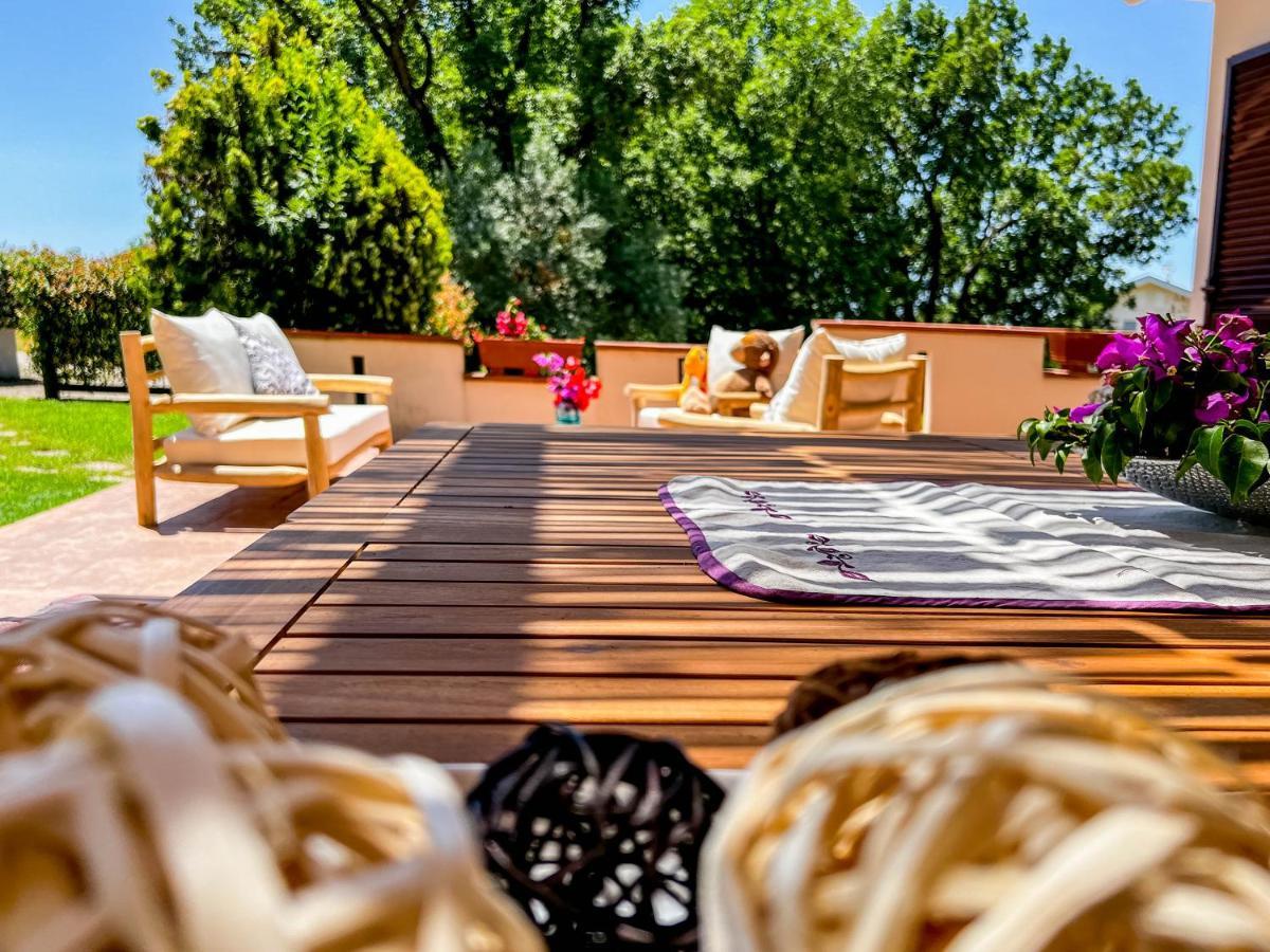 Livingapple Apartment Scauri  Bagian luar foto