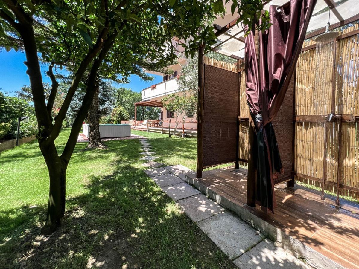 Livingapple Apartment Scauri  Bagian luar foto