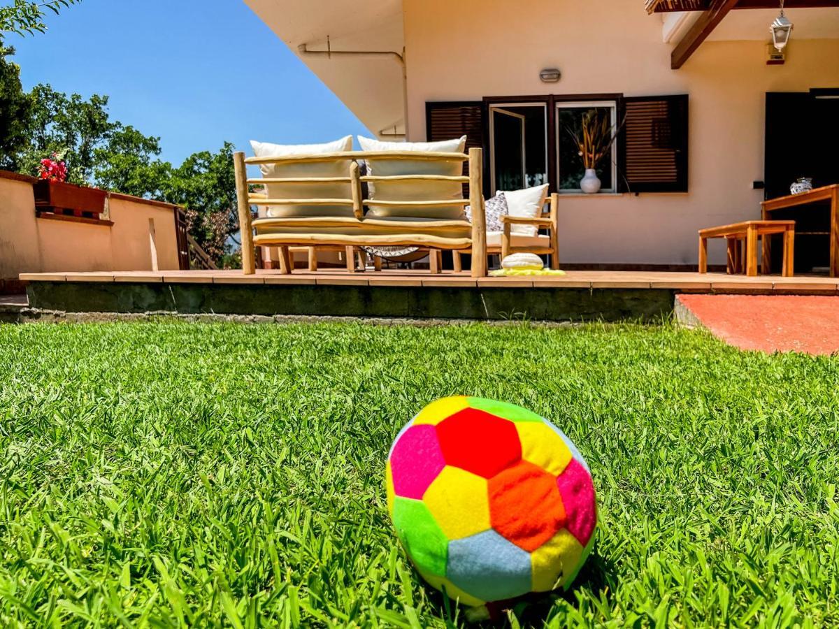 Livingapple Apartment Scauri  Bagian luar foto