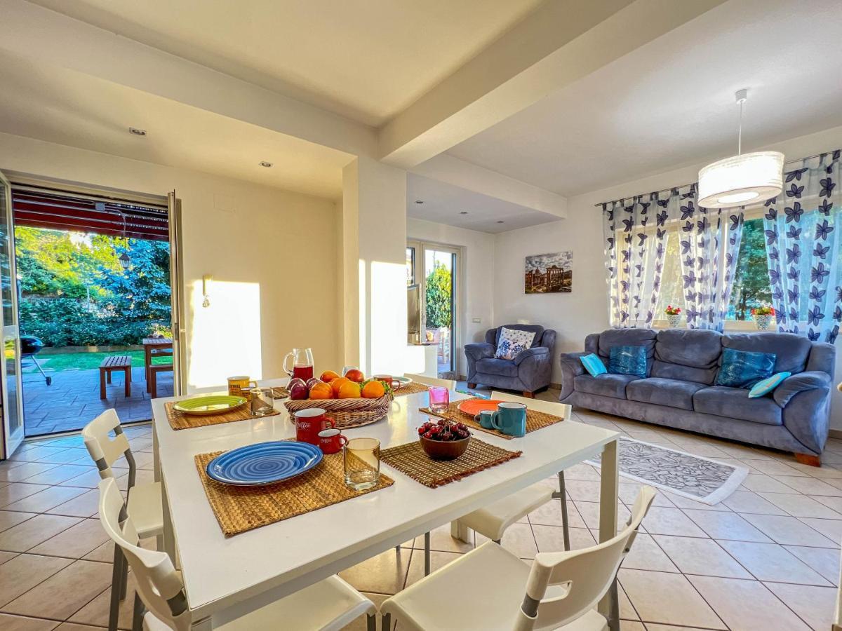 Livingapple Apartment Scauri  Bagian luar foto
