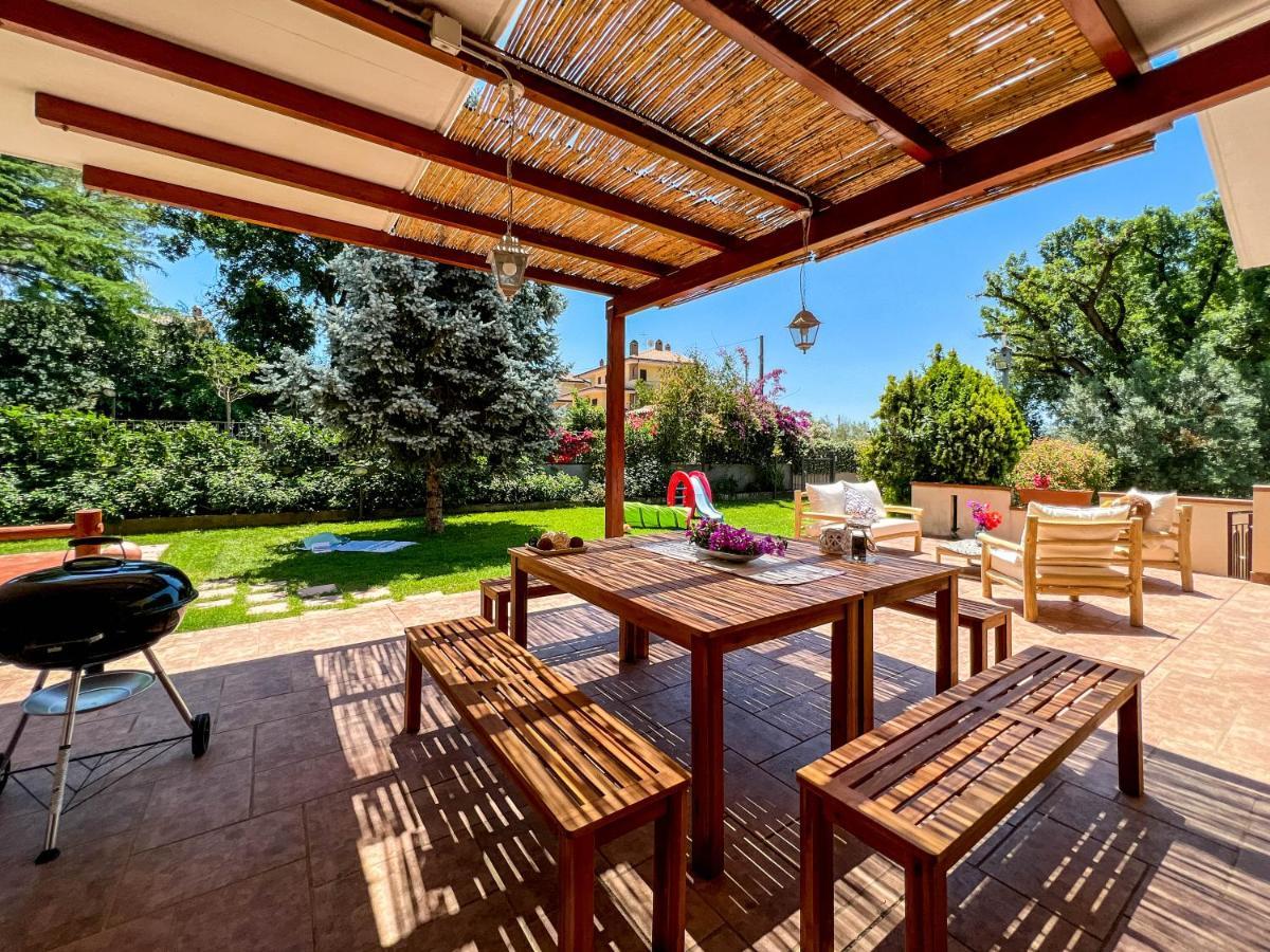 Livingapple Apartment Scauri  Bagian luar foto