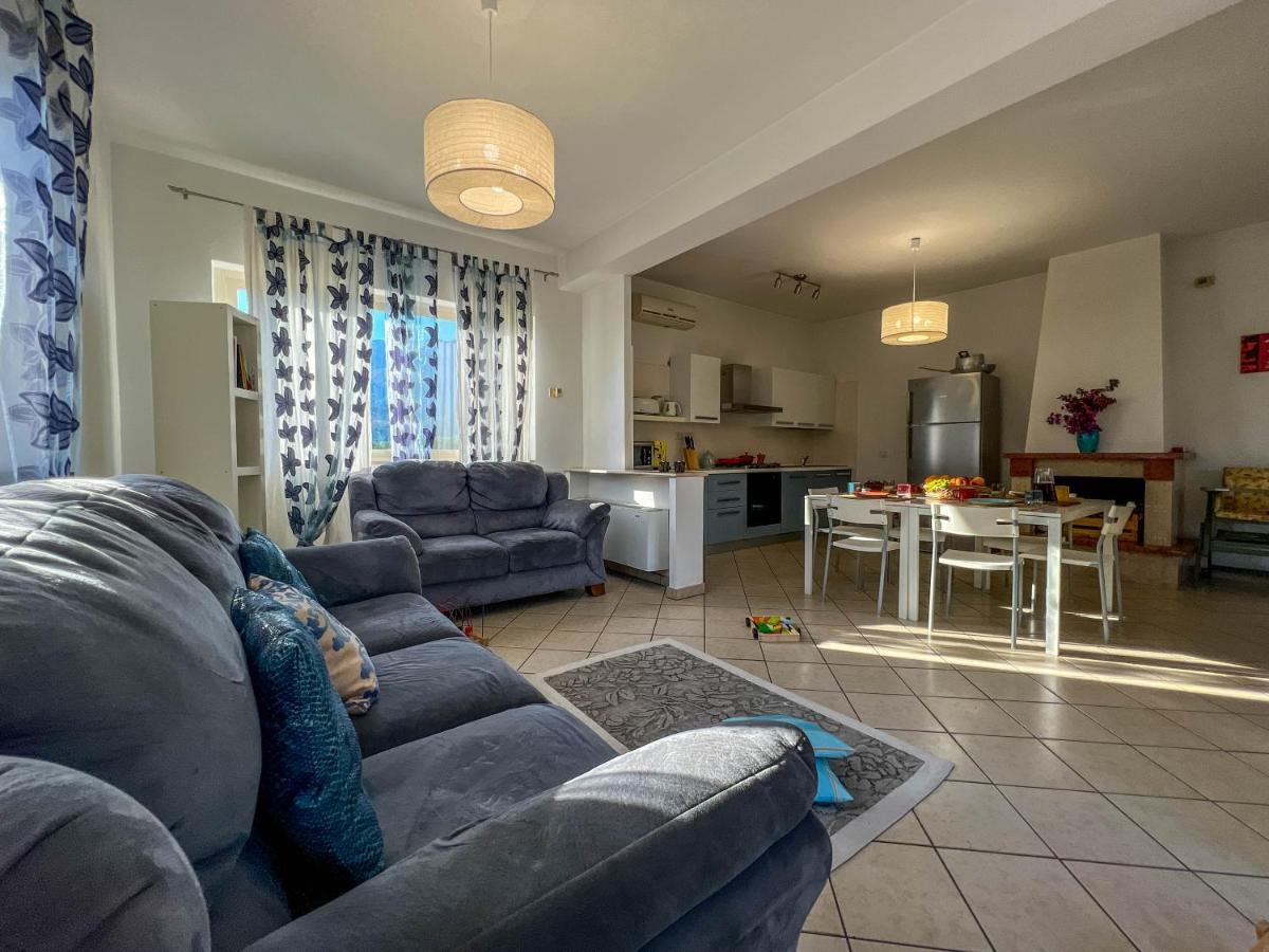 Livingapple Apartment Scauri  Bagian luar foto