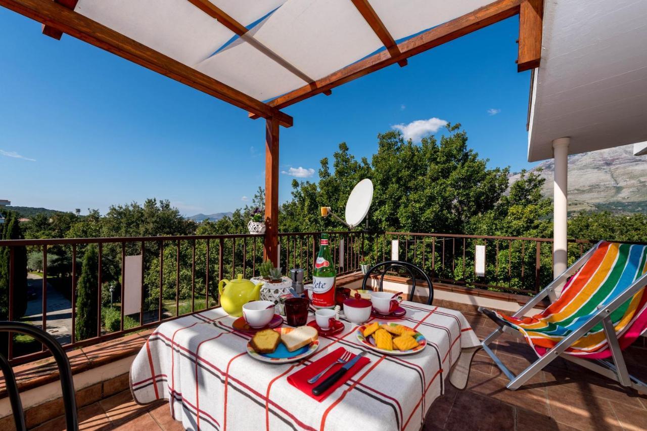 Livingapple Apartment Scauri  Bagian luar foto