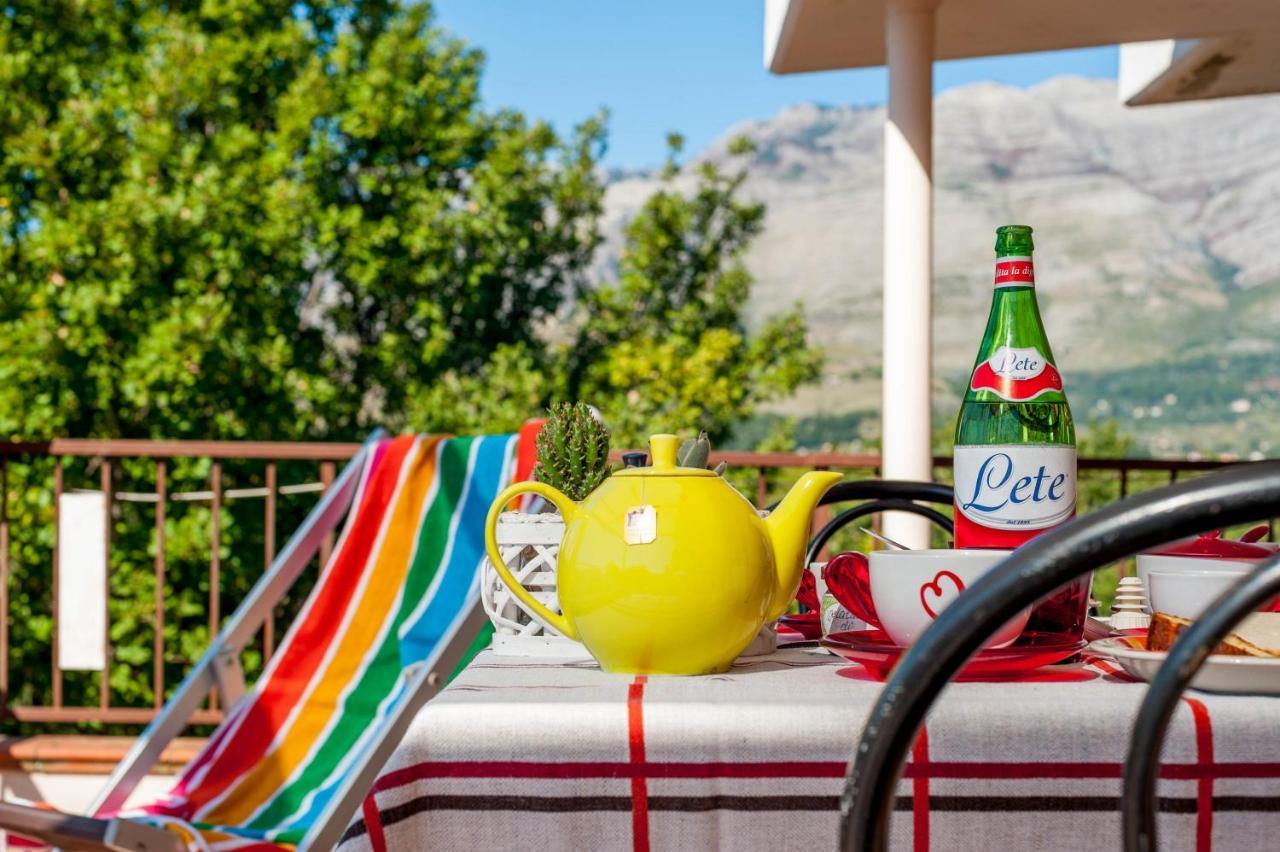 Livingapple Apartment Scauri  Bagian luar foto