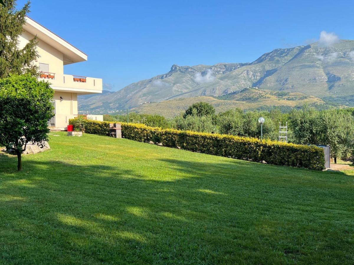 Livingapple Apartment Scauri  Bagian luar foto