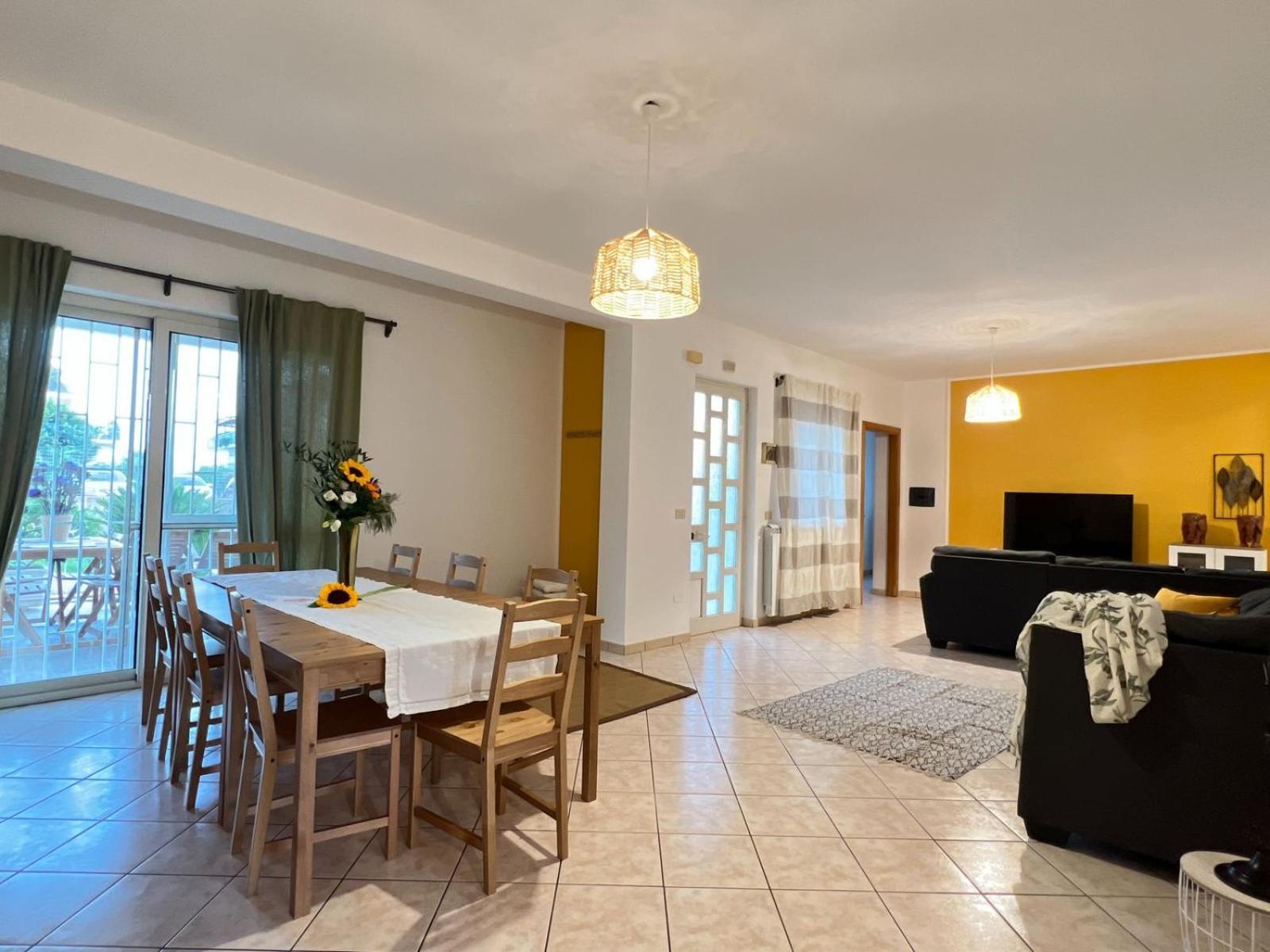 Livingapple Apartment Scauri  Bagian luar foto