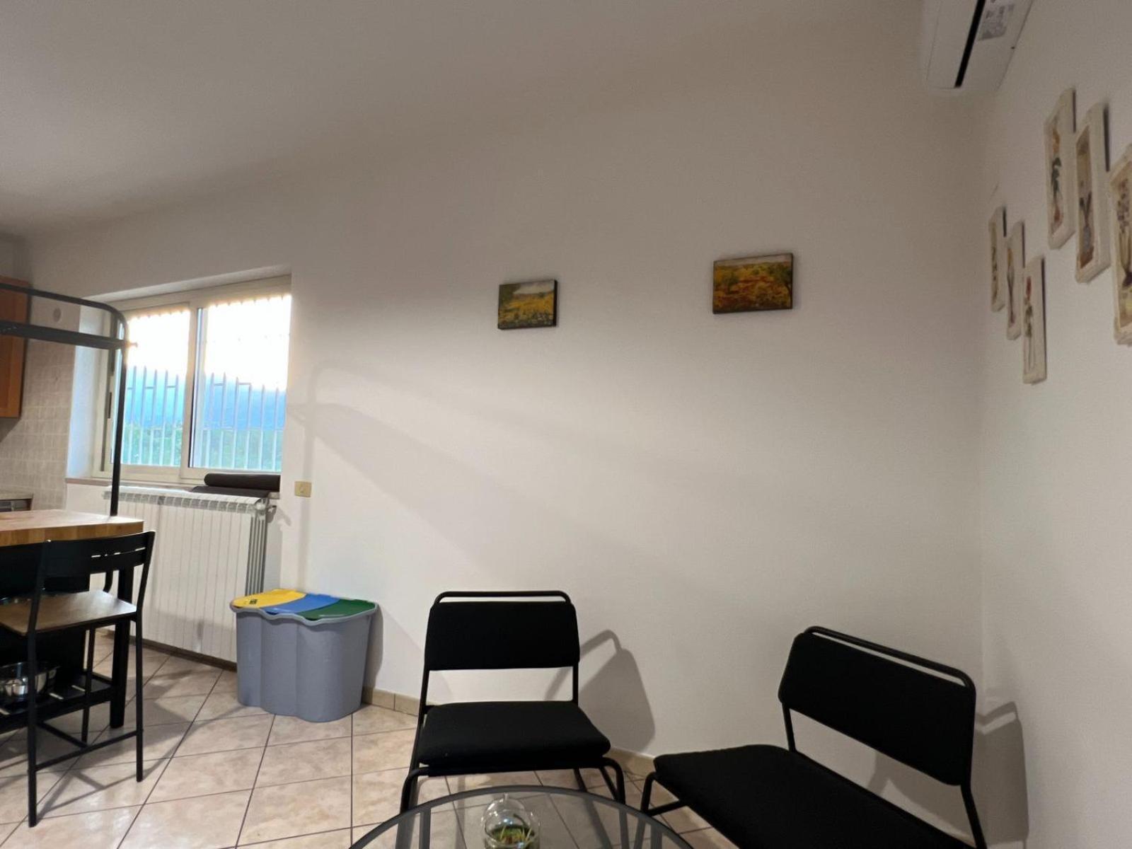 Livingapple Apartment Scauri  Bagian luar foto