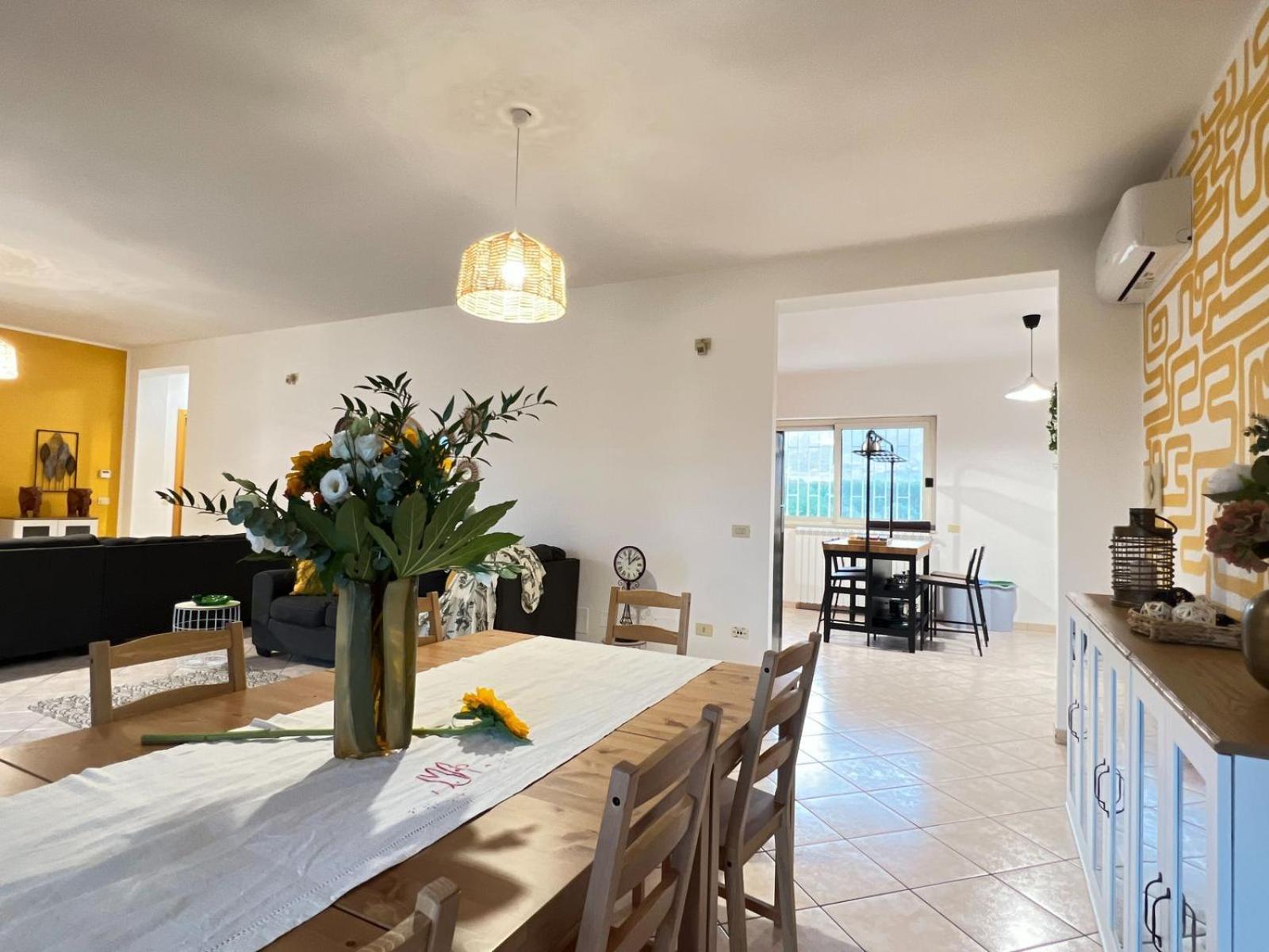 Livingapple Apartment Scauri  Bagian luar foto