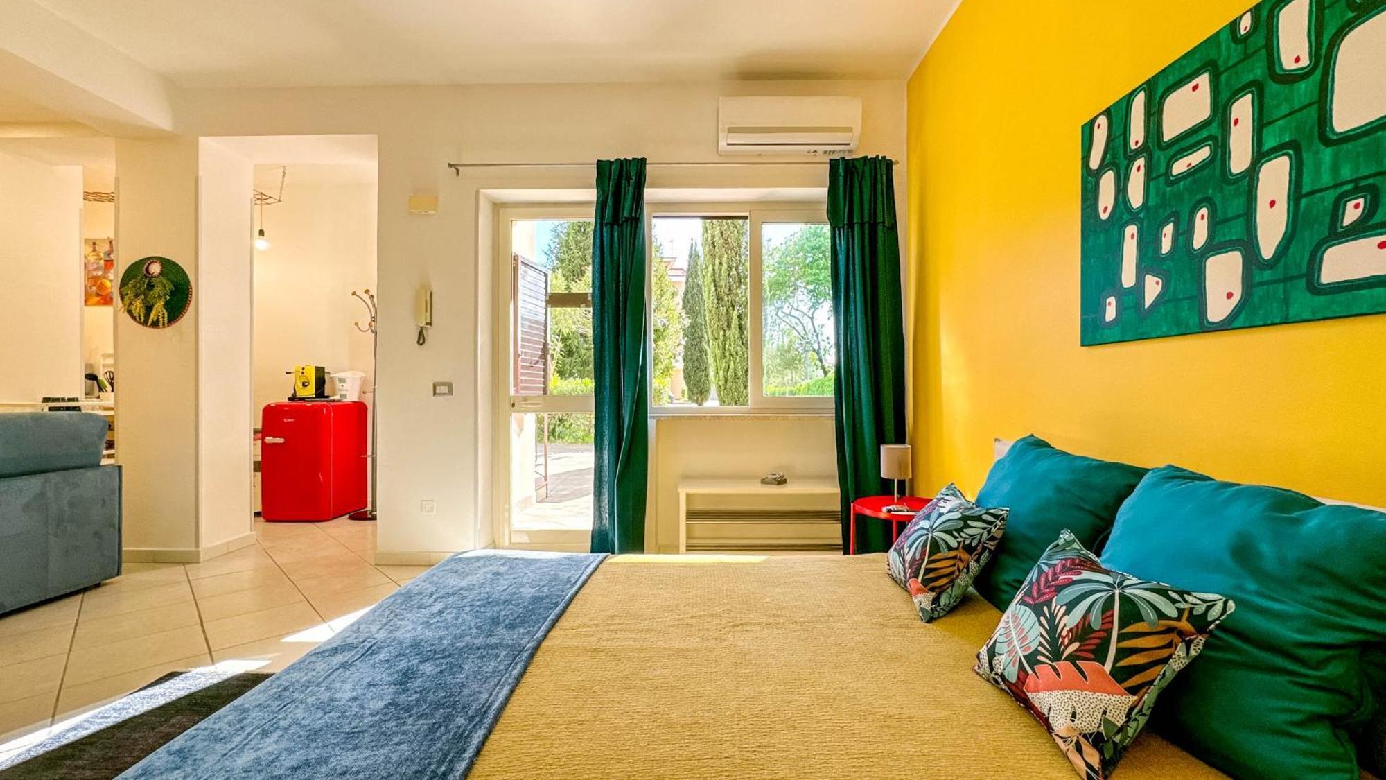 Livingapple Apartment Scauri  Bagian luar foto